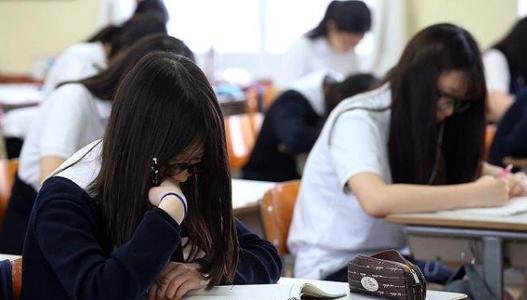 2003年高考数学特别难,是因为那年高考试卷被盗启用备用卷吗?