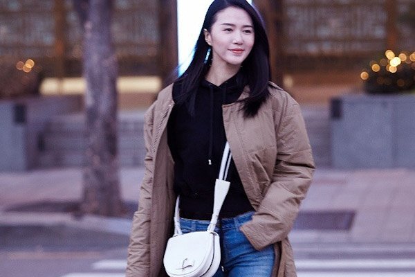 谭维维演唱改编歌曲《敢问路在何方》引发争议，这件事情怎么回事？