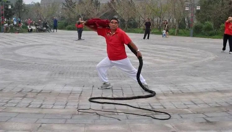 成都多个区的居民听到一声巨响，该巨响是什么引起的？