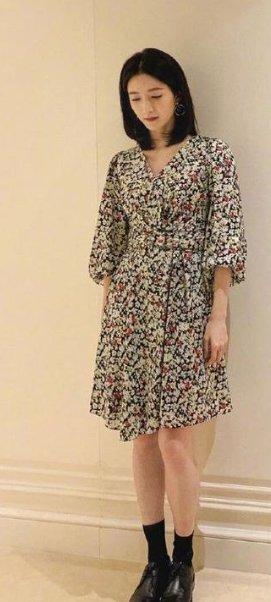 小碎花裙怎样穿,会显得清新?