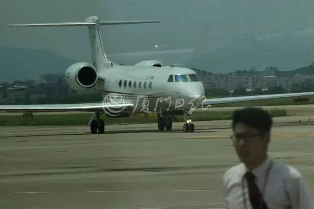 王健林乘私人飞机逃出国被抓是真的吗?说国外爆料了,咱国内没有相关的信息,是真的吗?