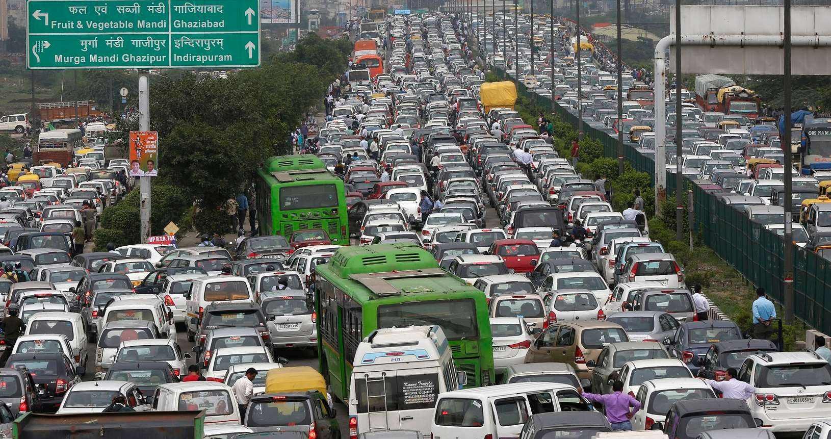 印度知名网红被车撞当场身亡,此事故是谁的责任?