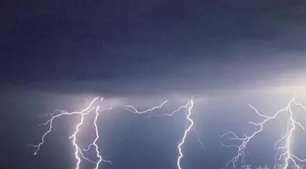 印度雷暴天气造成至少83人死亡,雷暴天气这么危险?