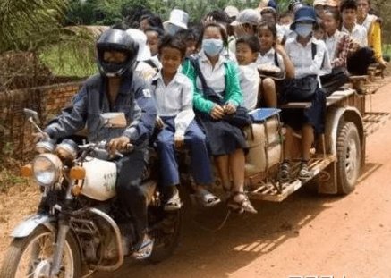 黑龙江七台河发生重大交通事故,事故的责任该由谁来承担?