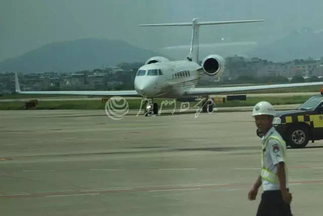 王健林乘私人飞机逃出国被抓是真的吗?说国外爆料了,咱国内没有相关的信息,是真的吗?