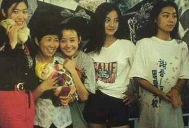 看了赵薇年轻时的照片,你就会明白当时琼瑶为什么让她