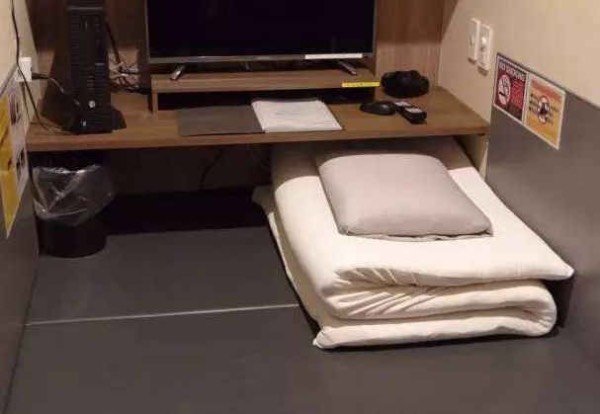 日本为何有那么多网咖难民？