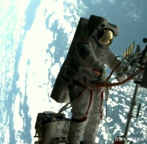 聂海胜和地球合影,你觉得这张照片值得收藏吗?