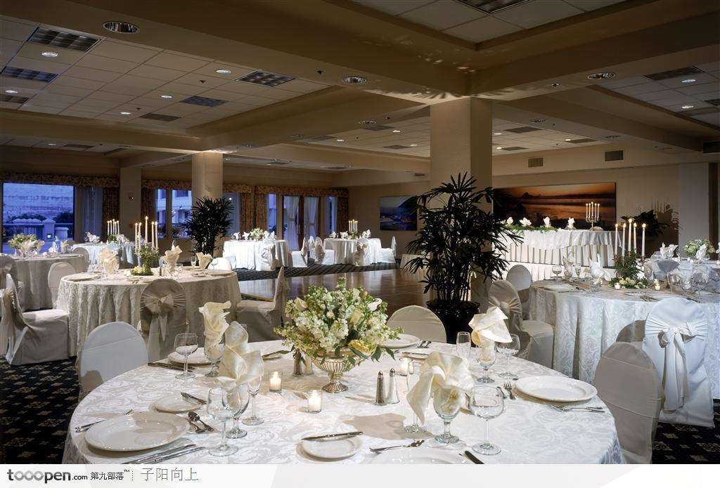 绿茶餐厅竟然给客人吃“口水菜”,后厨乱象如何整治?