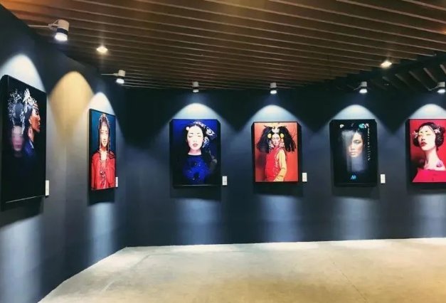 陈漫的摄影作品引起争议,审美和大众完全不同,该如何评价陈漫的摄影作品?