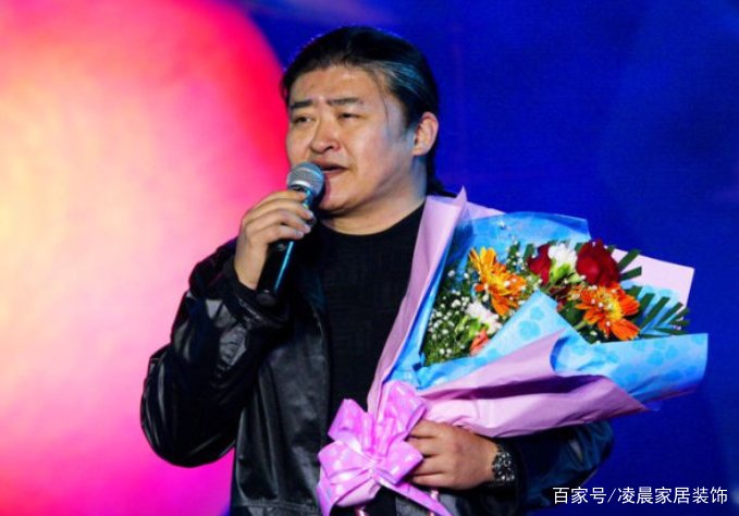 刘欢退出歌坛多年，如今生活的如何？