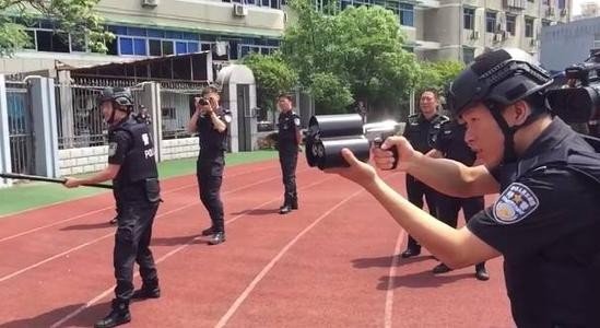 97-1式防爆枪布袋弹有杀伤力吗