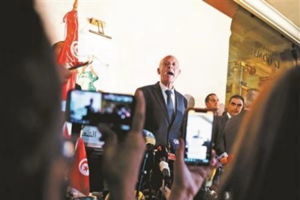 突尼斯政坛新人赛义德,为何当选总统?