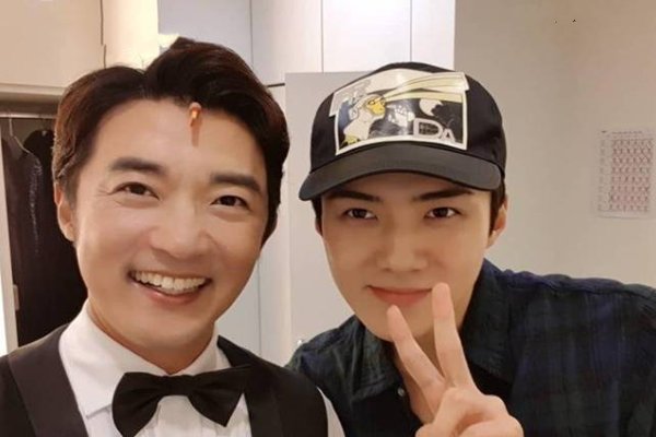 48岁安在旭官宣二胎，你会让自己的老婆大龄产子吗？