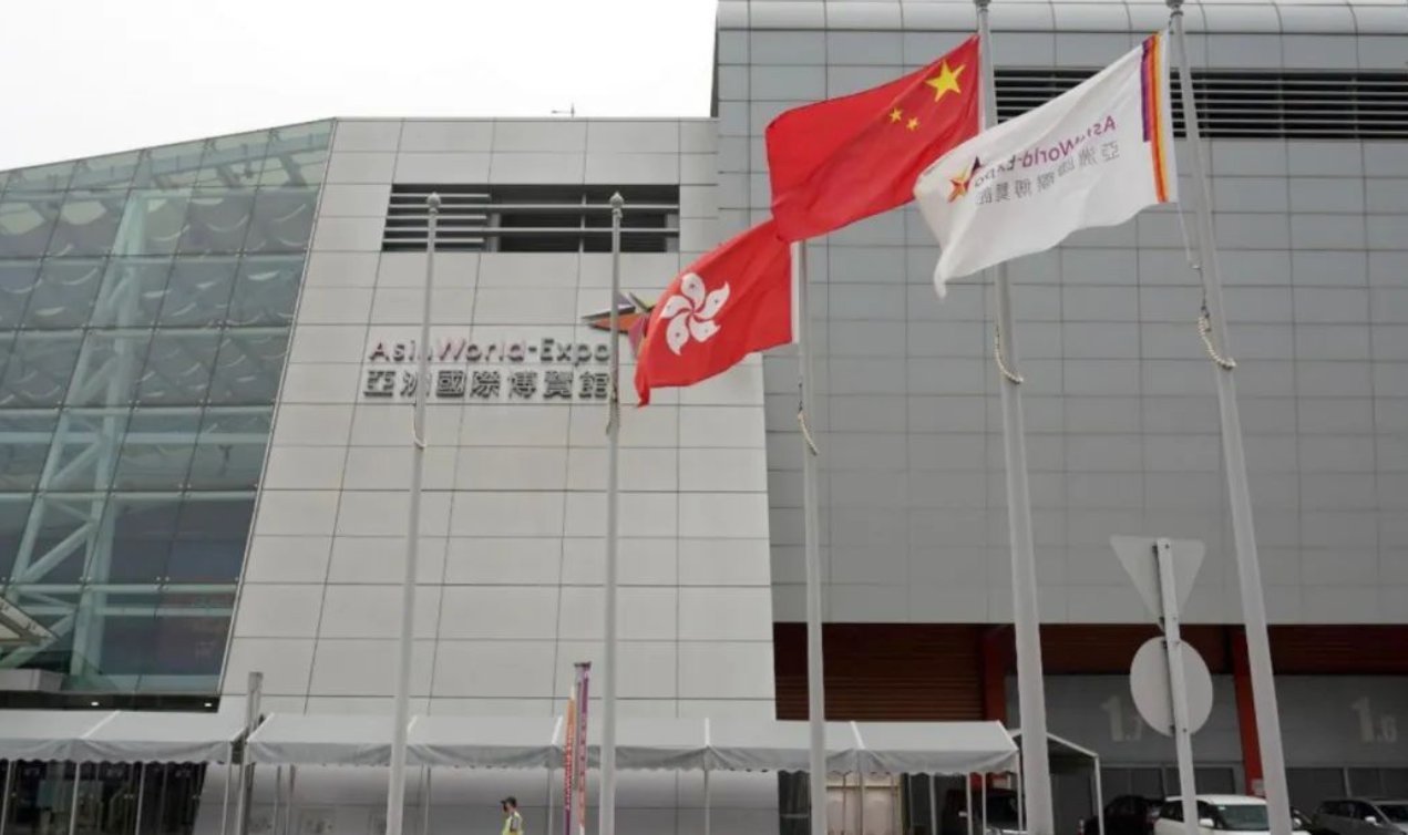 香港市民挥国旗欢迎内地支援队，支援队是医疗团队吗？