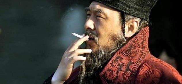 华雄过关斩将,盟军无人敢战,除关羽外是否真的无人可斩华雄?