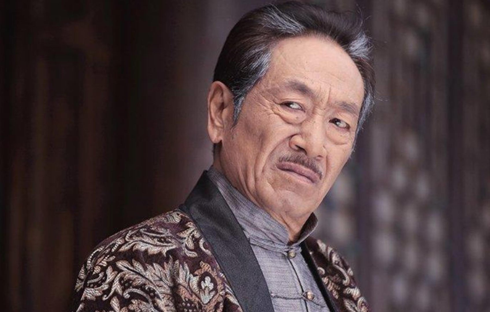 他是75岁老戏骨,娇妻小自己37岁,拍戏只为兴趣与热爱,他是谁呢?