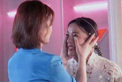 杜华给丁当擦眼泪又抹人家衣服上,杜华这是什么意思?