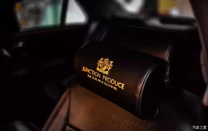 由于奶奶的缘故,这孙子开的是VIP英菲尼迪Q45