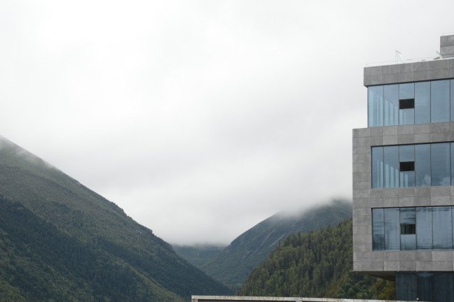 喜悦天空之城就是阿坝天空之城吗？