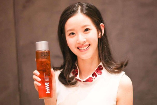 剑桥偶遇章泽天,难道章泽天去剑桥大学读书了吗?