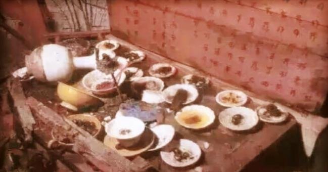 桌子上有葡萄酒,古墓现保存千余年的饭菜是怎样的?