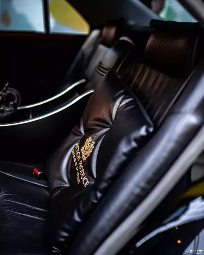 由于奶奶的缘故,这孙子开的是VIP英菲尼迪Q45