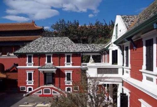 为什么宝蕴楼在故宫里显得十分独特?