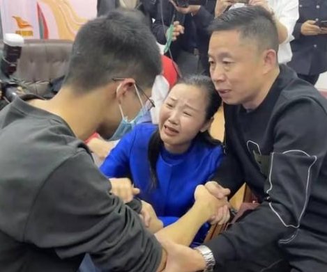 孙海洋已为孙卓找到满意的学校,你觉得该不该为孙卓进行心理辅导?