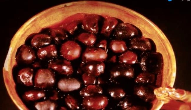 桌子上有葡萄酒,古墓现保存千余年的饭菜是怎样的?