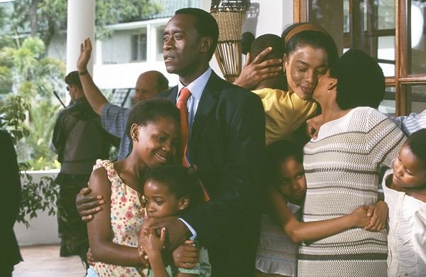 《卢旺达饭店》是否是冲突与人性的较量？