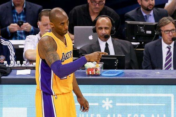 当年科比跟腱断裂后为何忍痛坚持去罚球,这样做值得吗?