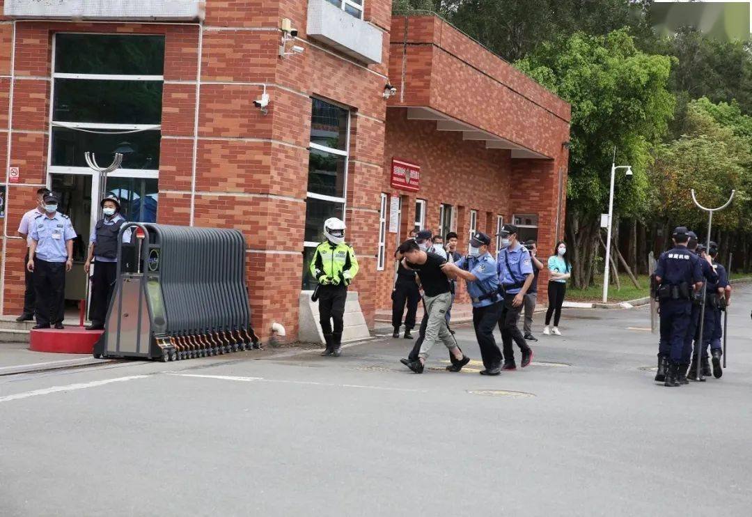 山东临沂的警方通报学生在校晕倒死亡，你如何看待此事？