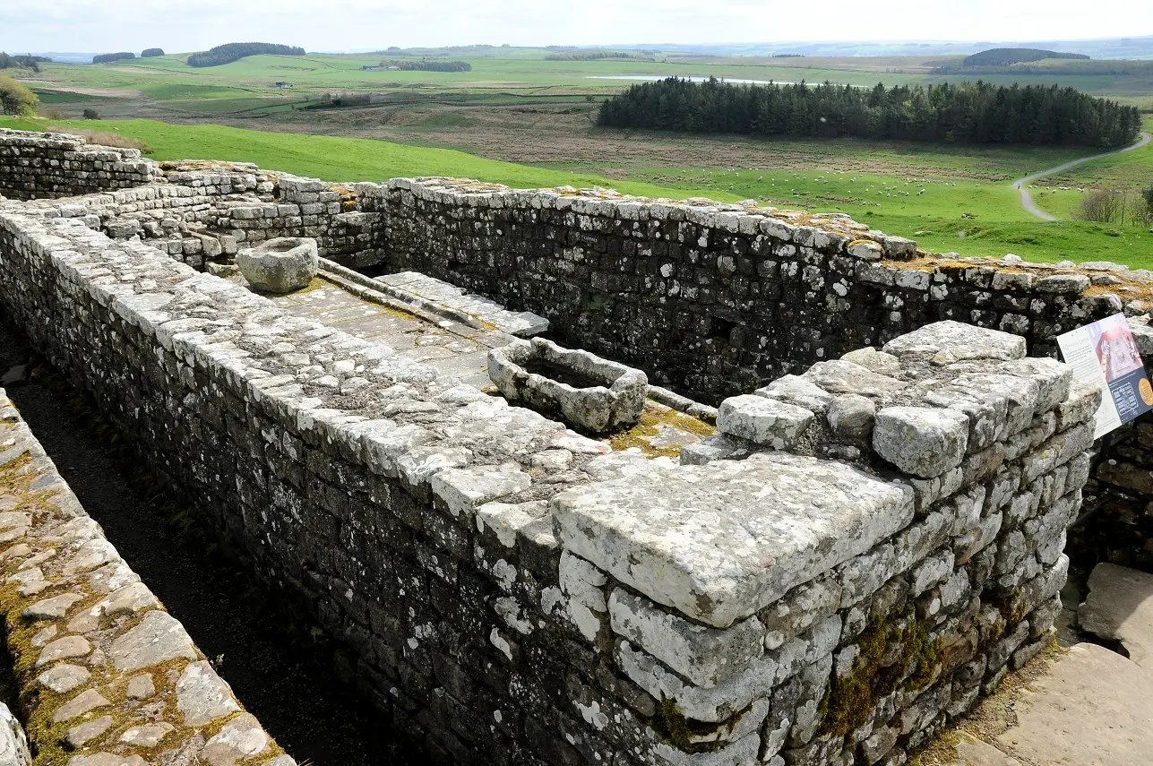 场面壮观！古罗马千年军营因干旱重见天日，曾有着怎样的历史背景？