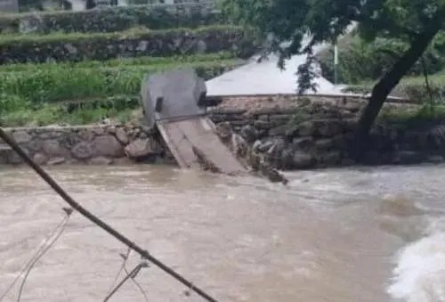 河南济源2名村干部被洪水冲走失踪,他们二人还有生还的希望吗?