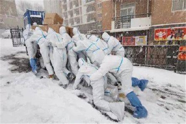 在风雪严寒中有哪些守护者？他们都做出了怎样的贡献？