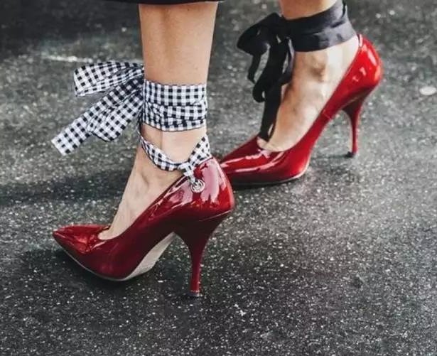 现在什么样的鞋子比较流行?