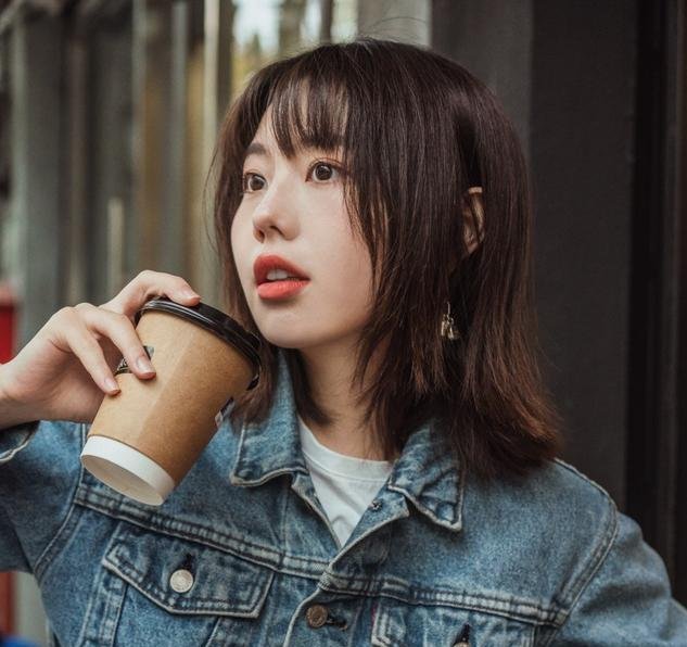 90后时尚女网红突然去世,坐飞机心脏骤停,此类病症去世的明星都有哪些?