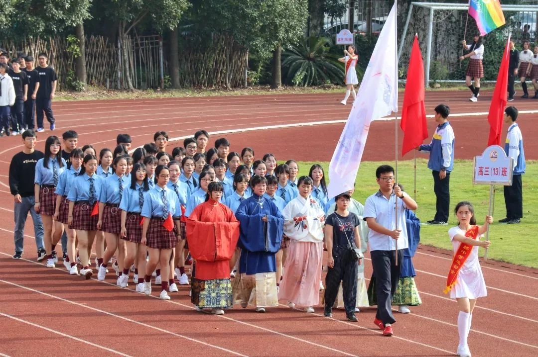 山东临沂的警方通报学生在校晕倒死亡，你如何看待此事？