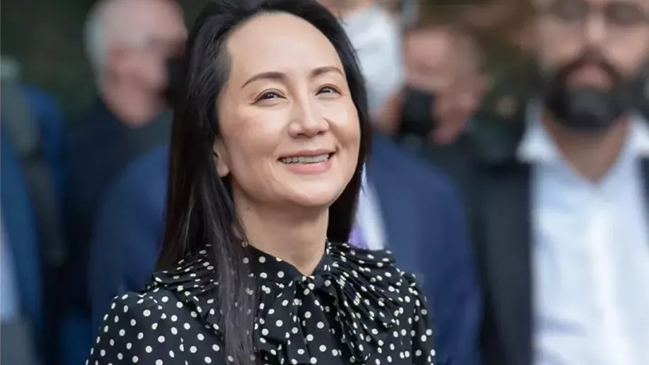 孟晚舟穿一整套香奈儿现身,这颜色就意味着不会轻易被打败,对此你怎么看?