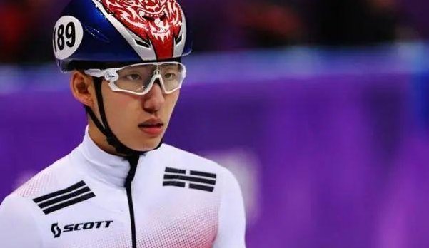 韩奥运冠军因扒裤门被罚,被曝已入籍中国并来华,他在中国的发展前景如何?