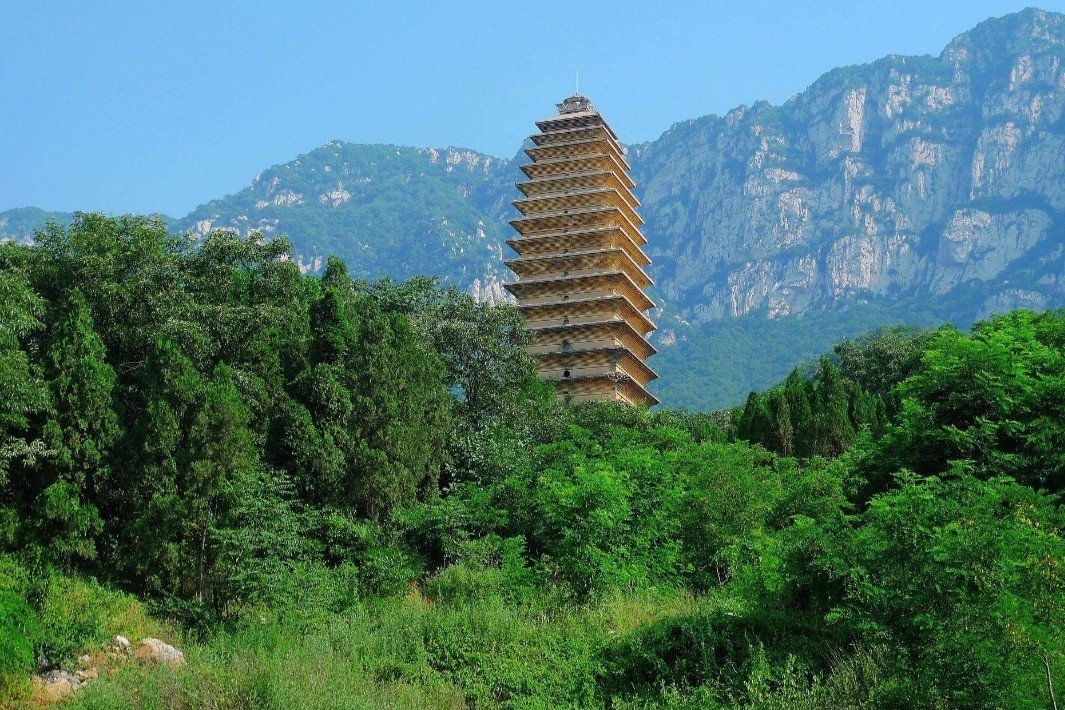 因为雨天路滑两名游客在嵩山坠崖，搜救的难度有多大？