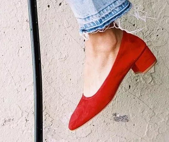 现在什么样的鞋子比较流行?