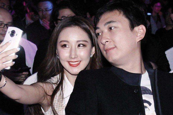 王思聪带两女游日本，这两个女生是他的新女友吗？