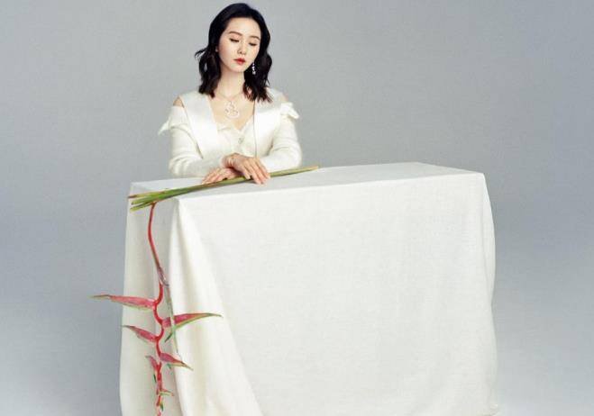 刘诗诗简约系大片画风淡雅,她的气质适合这种造型吗?