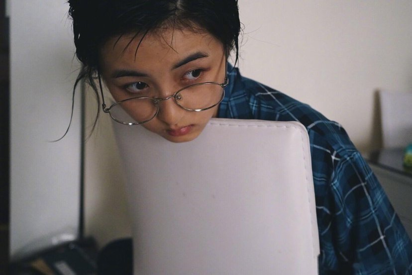 张子枫梁靖康吻戏曝光，女神们的银幕初吻都献给了哪些人？