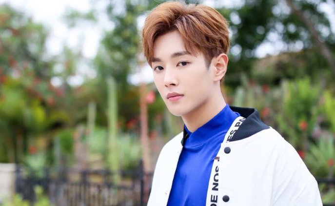 《追光吧哥哥》艺人禁忌：伍嘉成禁提肖战，李汶翰为何要求最多？