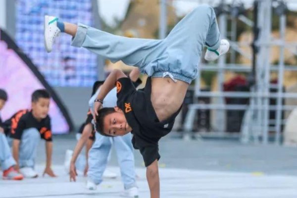 广西体育高考新增啦啦操和街舞,高考已经很费神了学生还有精力做其他的吗?