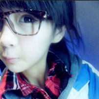 张依依头像。清晰的，不带字 穿校服的