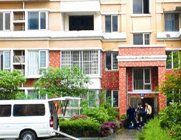 温州男子以租房名义入室抢劫,为何满身血迹,持刀从楼上坠亡?